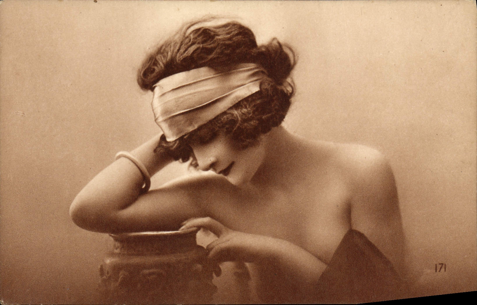 CPA Nu erotique Femme 