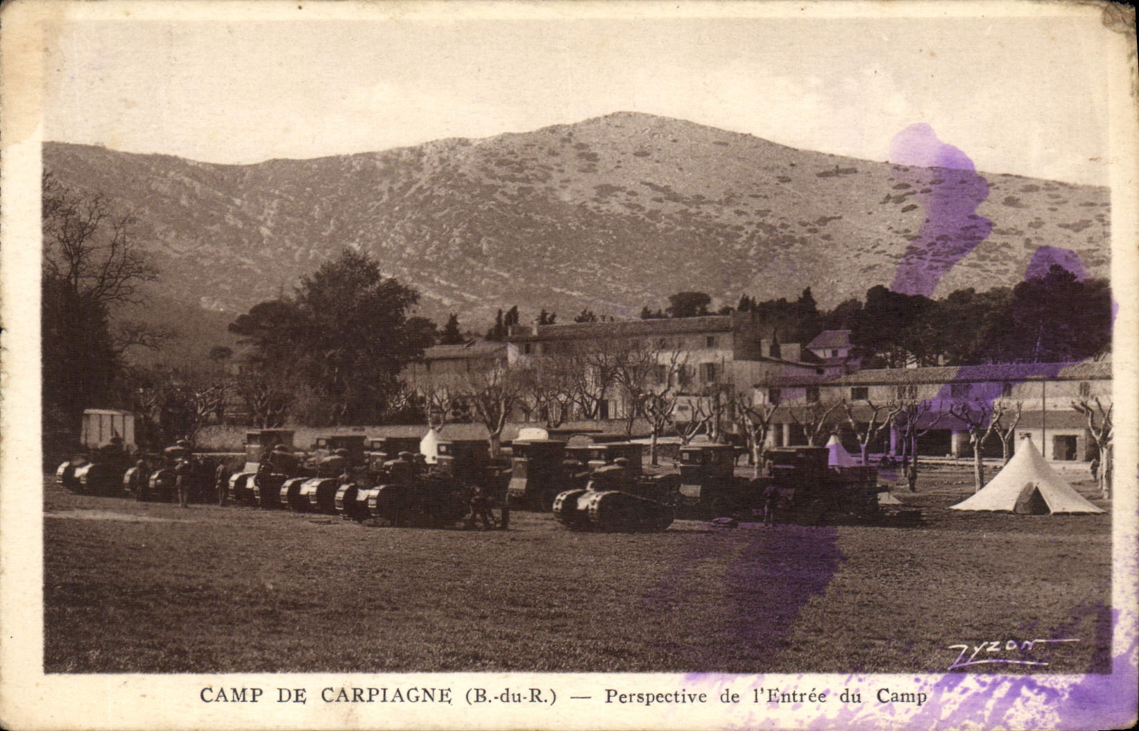CPA Militaria Camp de Carpiagne Perspective de l'entree du camp
