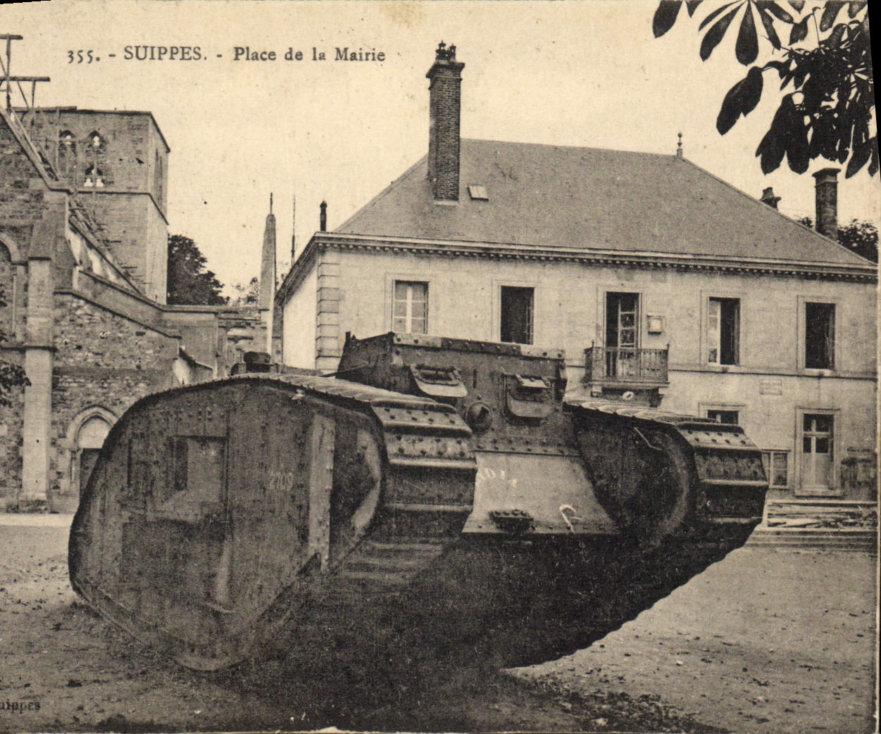 Suippes - Place de la Mairie — Militärpanzer — Verlag Suippes, Nr. 355