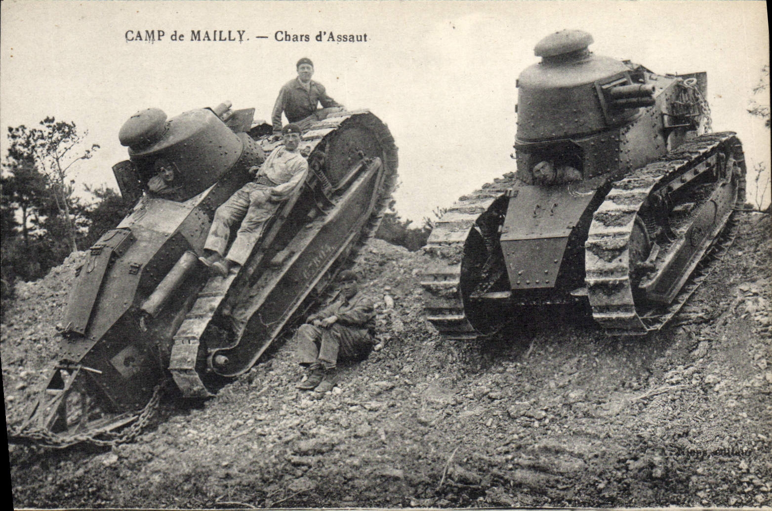 CPA Militaria Tank Camp de Mailly Chars d'assaut