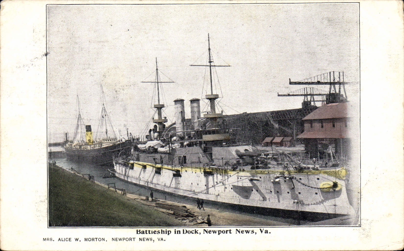 CPA Bateau Guerre Battleship in dock Newport Va