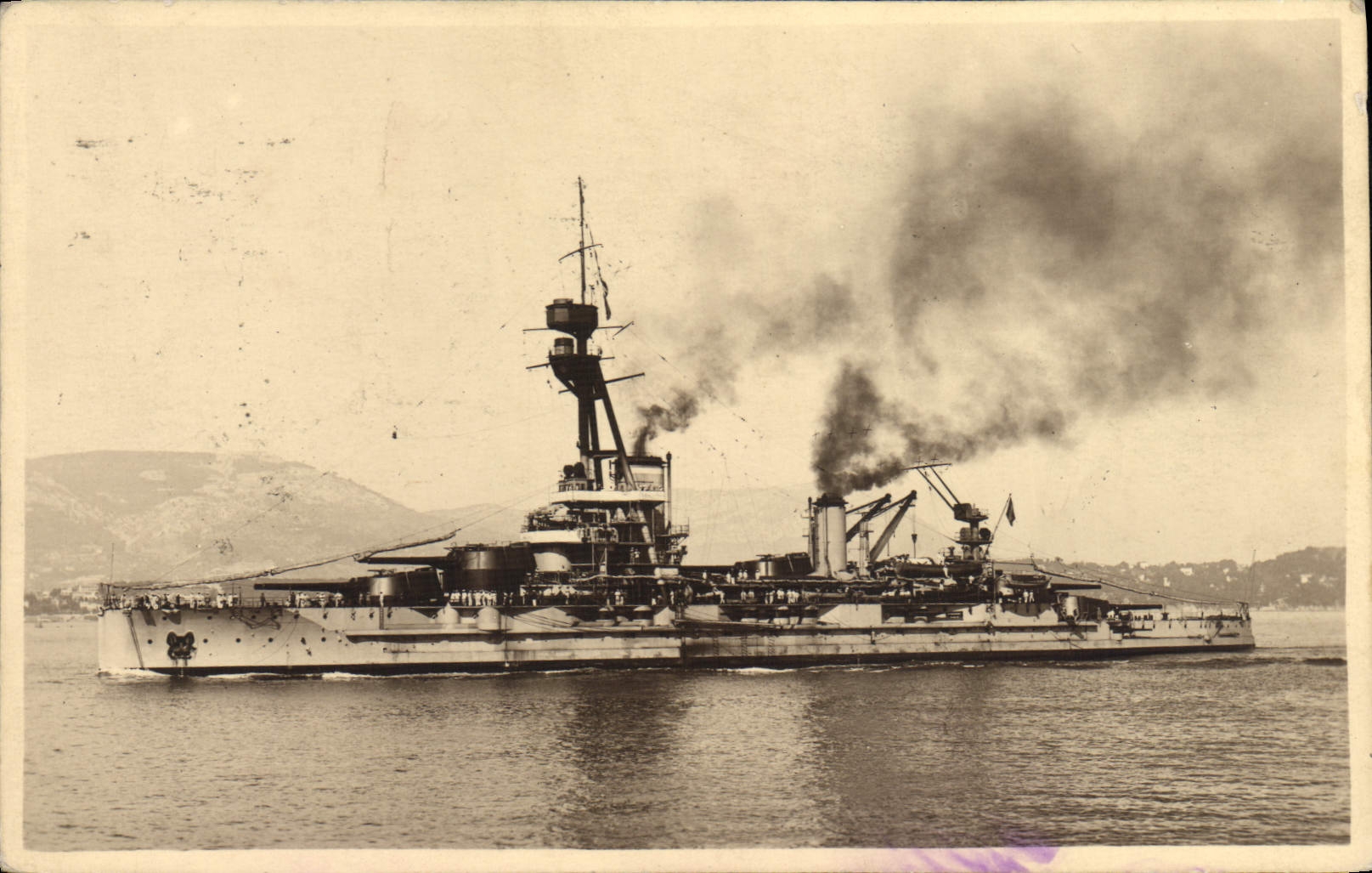 CPA Bateau Guerre Cuirasse Bretagne