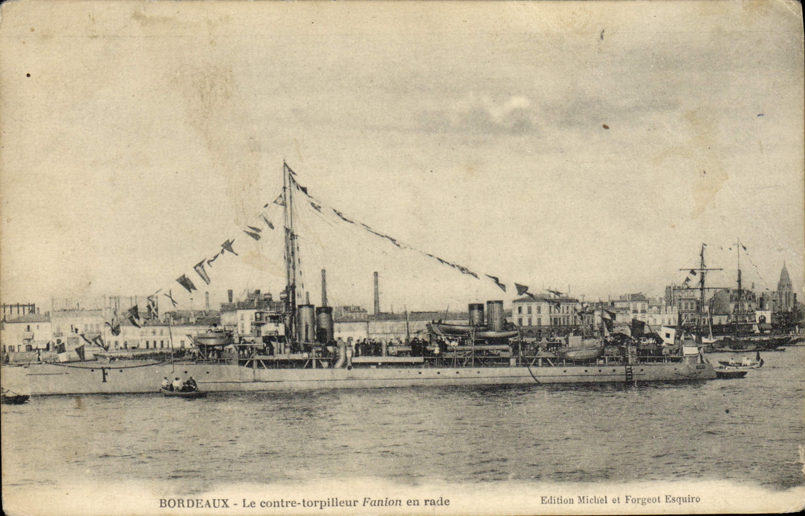 CPA Bateau Guerre Bordeaux Contre torpilleur Fanion en rade