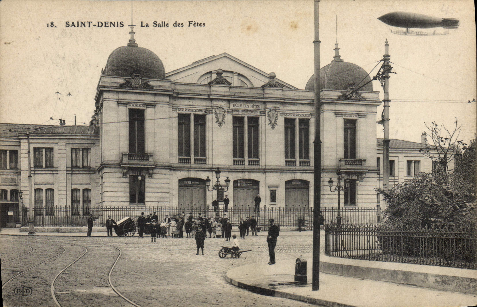 CPA Le theatre Saint-Denis Salle des fetes Zeppelin Dirigeable