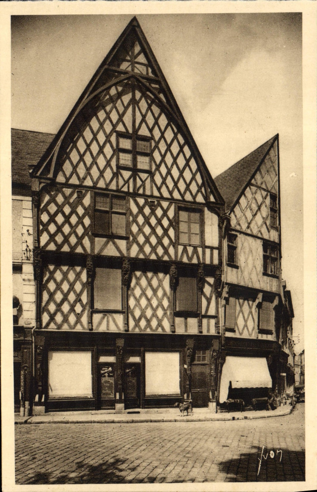 Bourges (Cher) — Vieilles Maisons du XVIe siècle — Les Éditions d'Art Marcel