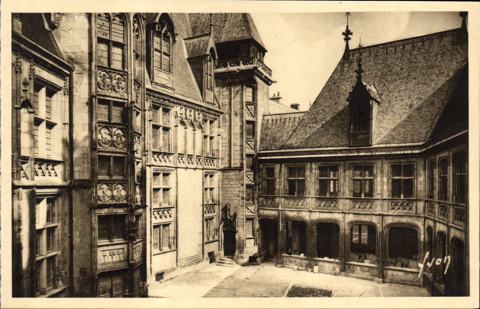 CPA Bourges Vieilles Maisons du 16eme 