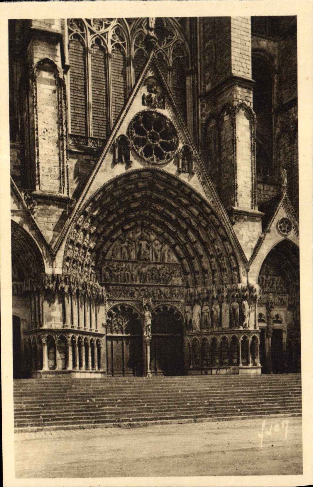 CPA Bourges La Cathedrale et L'Hotel de Ville