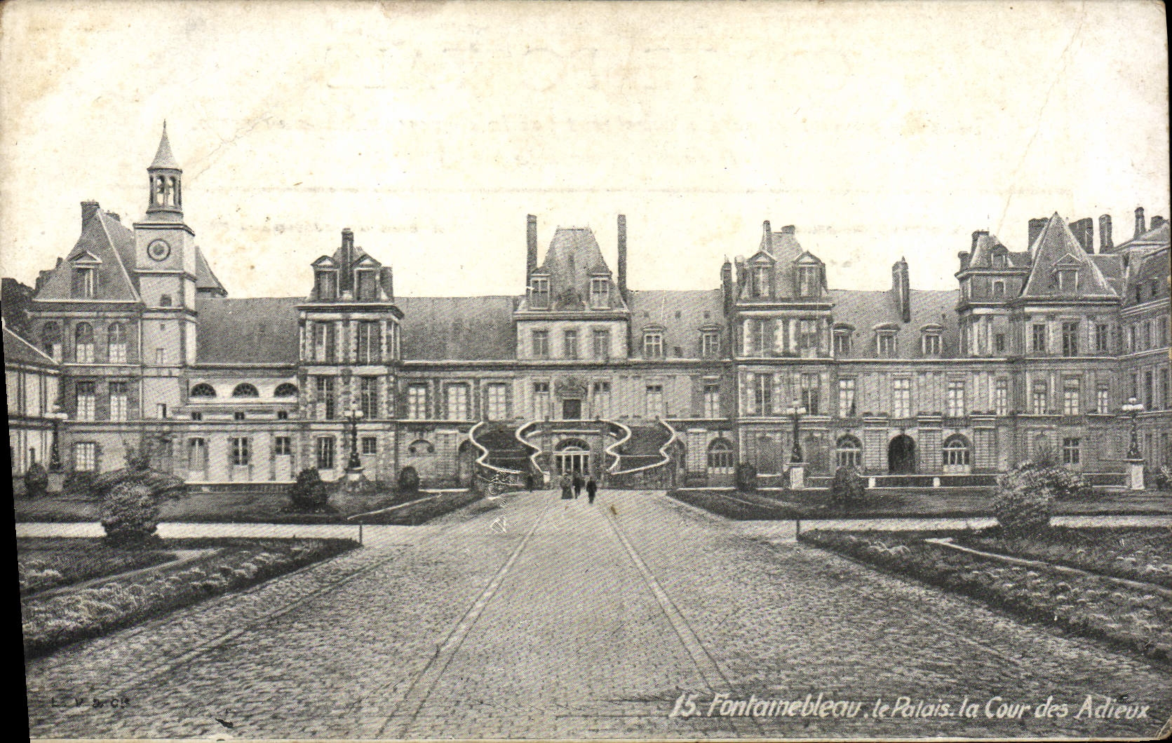Fontainebleau — le Palais, la Cour des Adieux — éditeur G.B.N.G. n°15