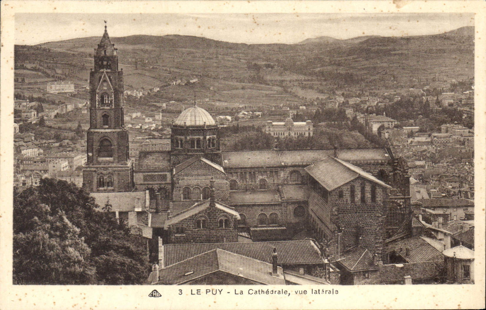 CPA Le Puy La Cathedrale Vue laterale