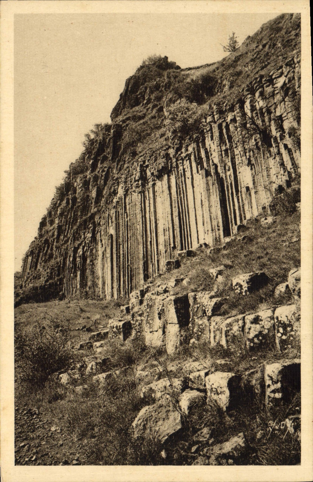 CPA Environs du Puy Les orgues d'Espaly 