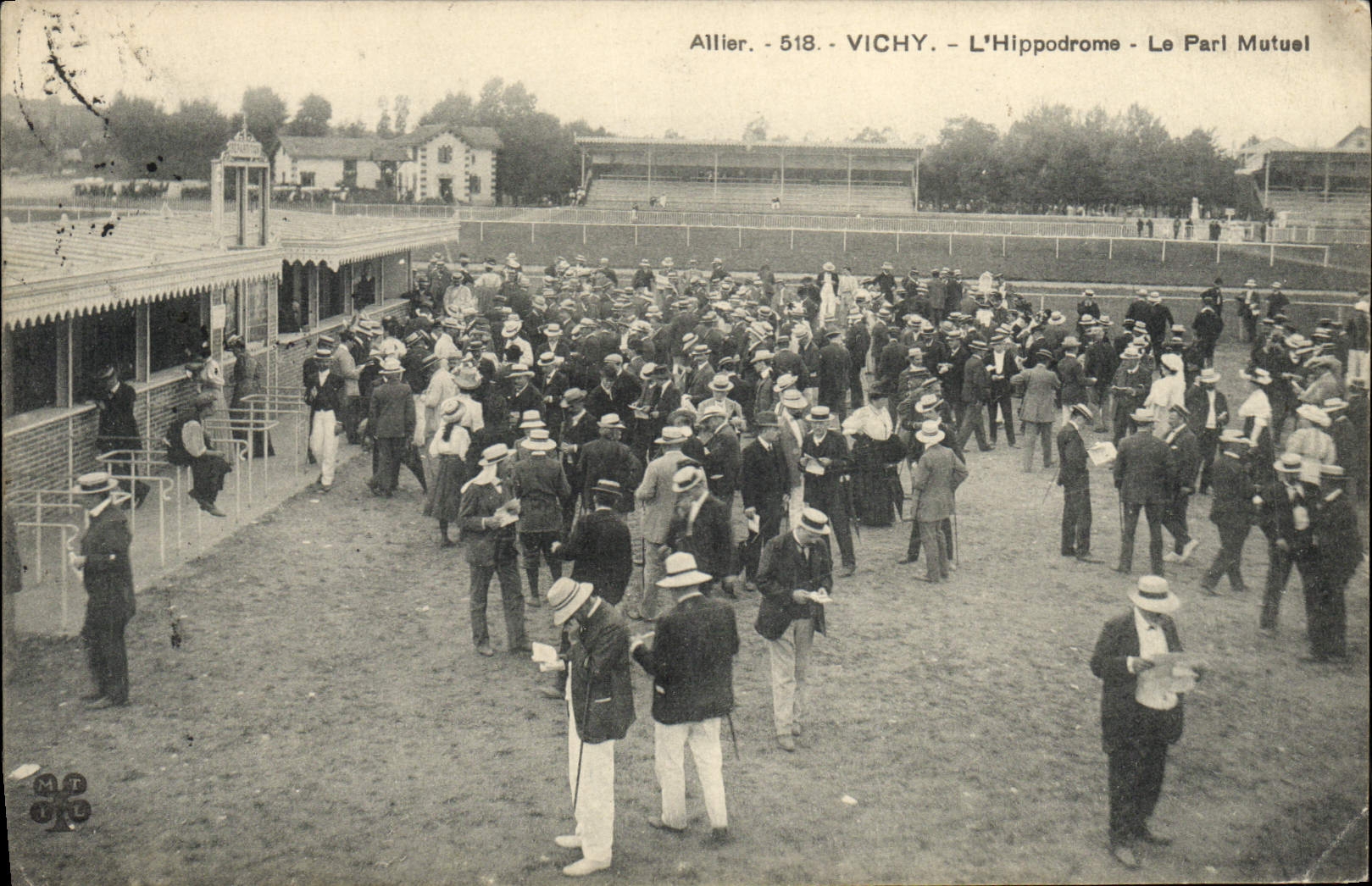 CPA Cheval Equitation Hippisme Vichy Vue generale du champ de courses prise en avion