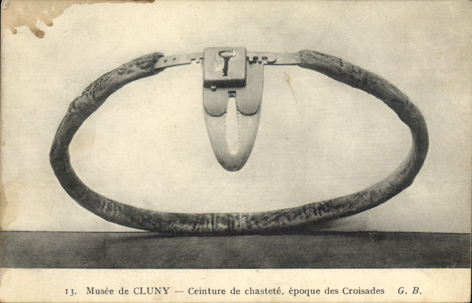 Musée de CLUNY — Ceinture de chasteté, époque des Croisades — G. B.