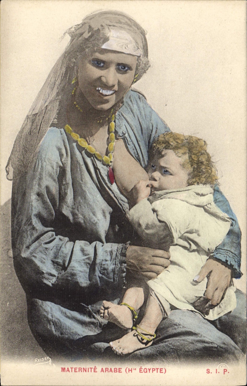 CPA Maternite arabe Femme sein nu