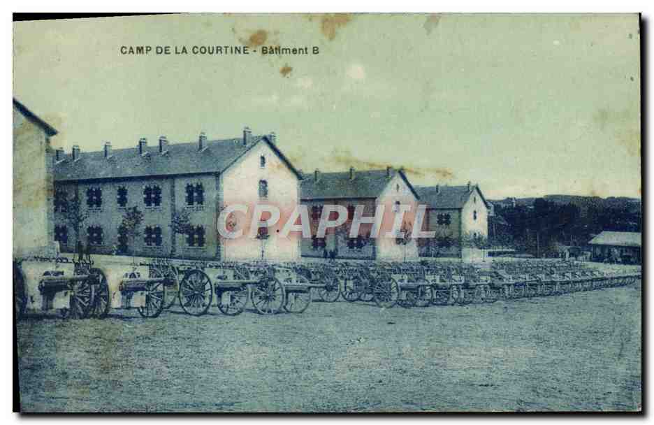 CPA Militaria Camp de la Courtine Batiment B Canons 