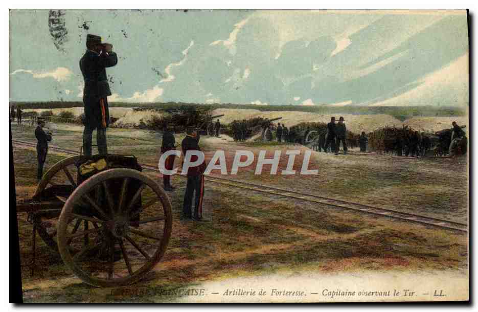 CPA Militaria Artillerie Capitaine observant un tir 