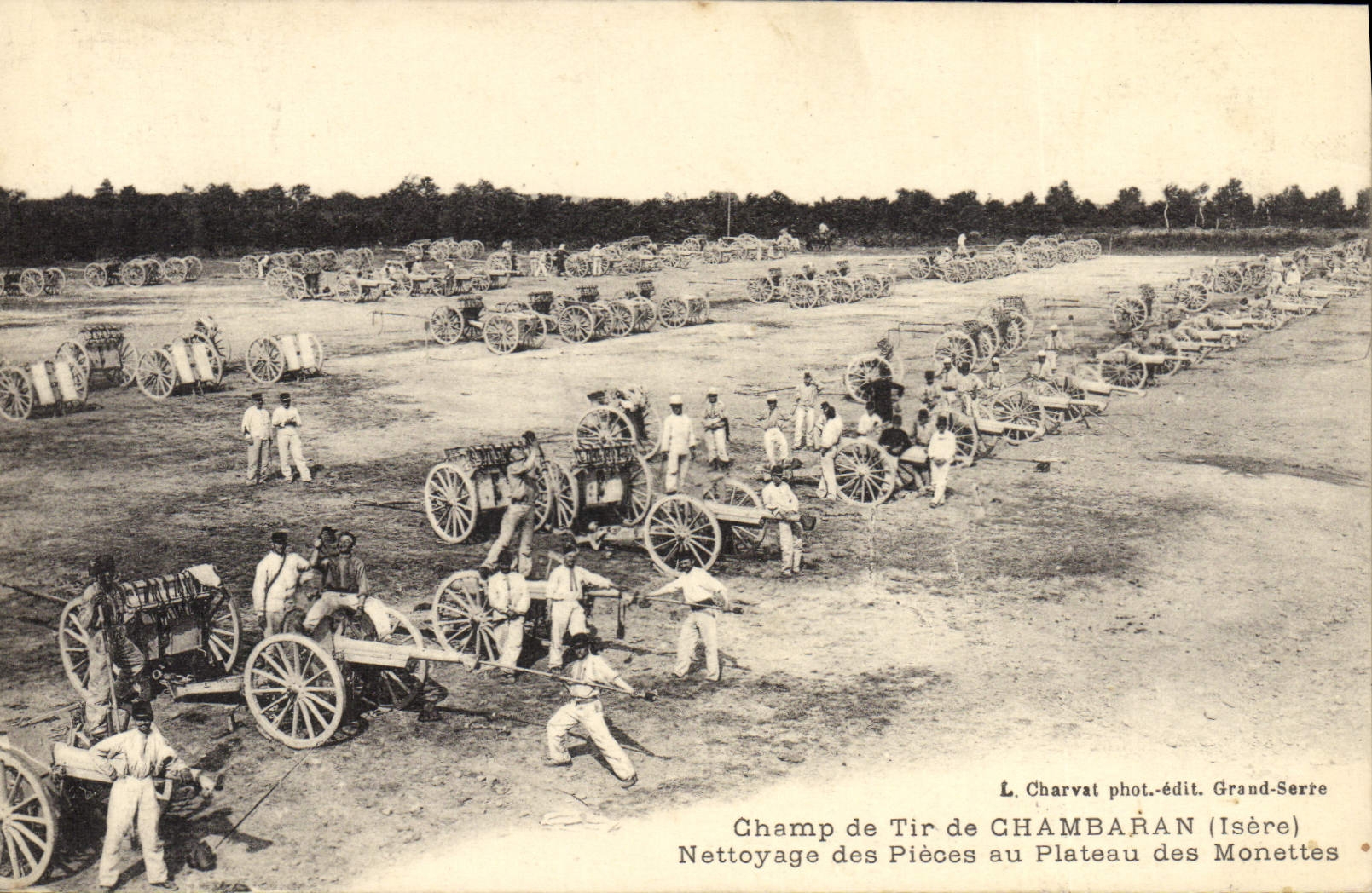 CPA Militaria Champ de tir de Chambaran Nettoyage des pieces au plateau des Monettes