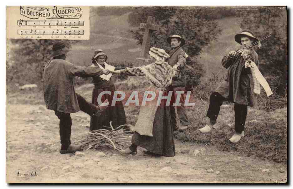 CPA Folklore Auvergne La bourree