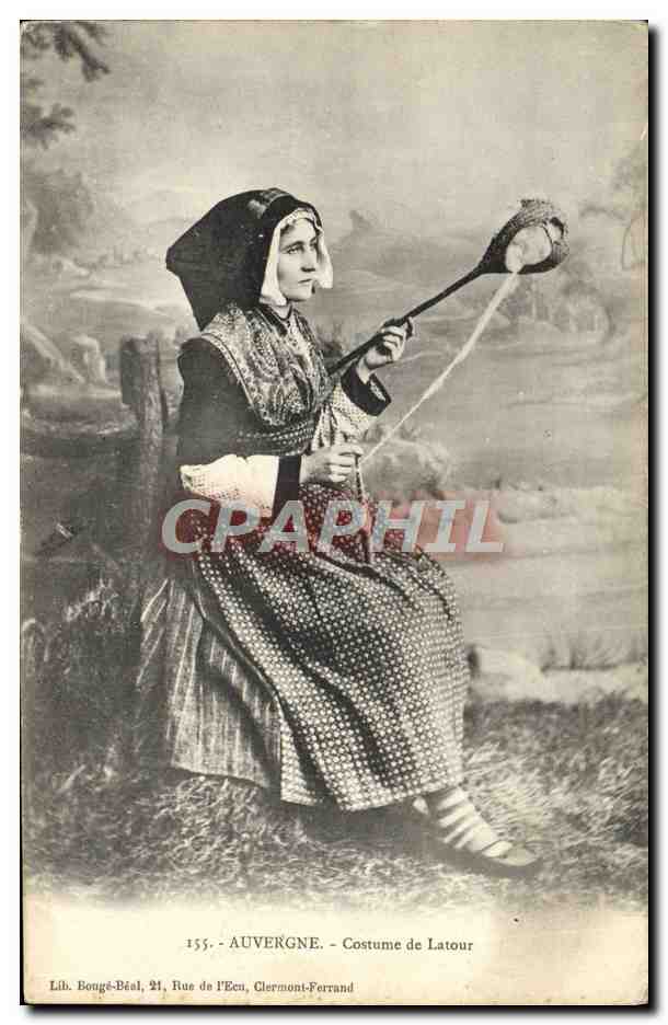 CPA Folklore Auvergne Costume de Latour Fileuse