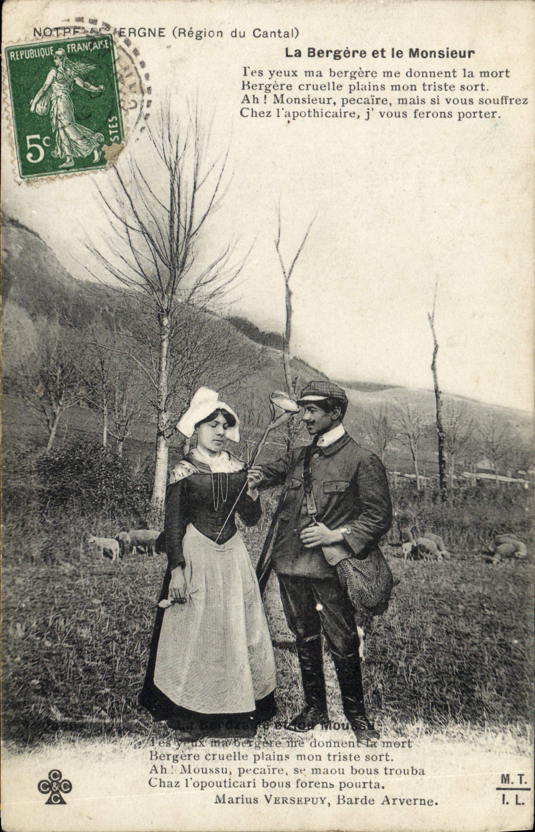 CPA Folklore Auvergne Region du Cantal La bergere et le Monsieur 
