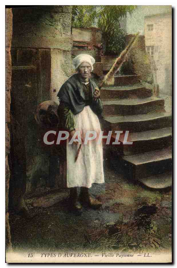 CPA Folklore Auvergne Vieille paysanne 