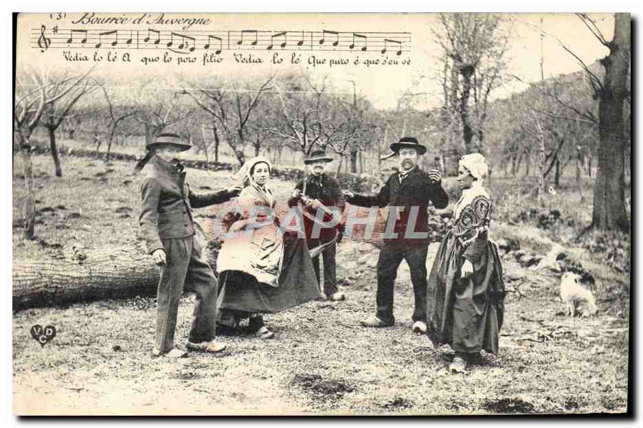 CPA Folklore Auvergne La bourree
