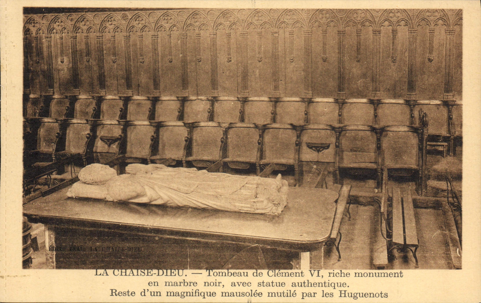 CPA La Chaise Dieu Tombeau de Clement VI Reste d'un mausolee mutile par les Huguenots