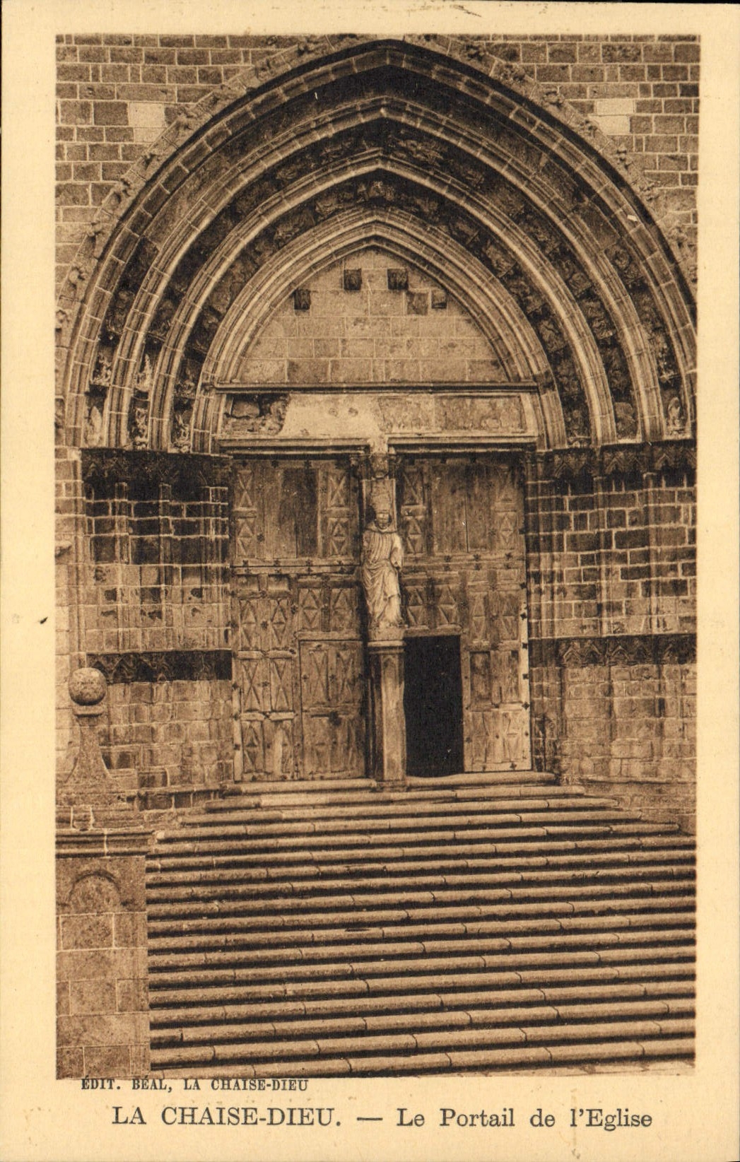 CPA La Chaise Dieu Le Portail de L'Eglise