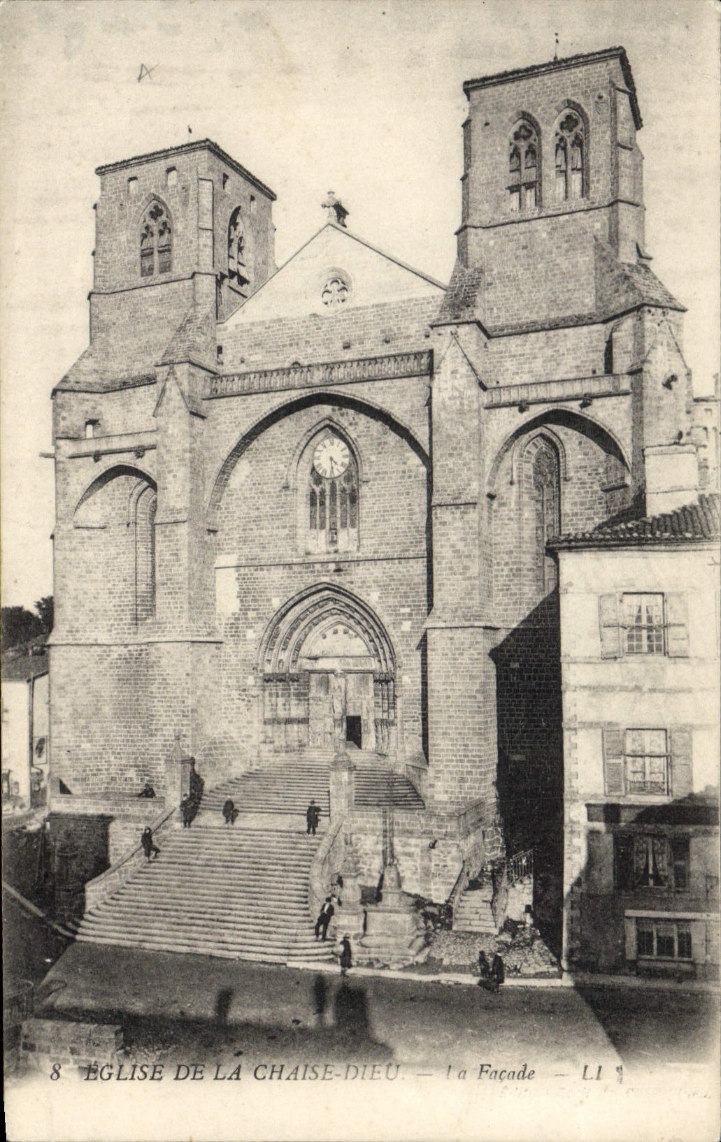 CPA La Chaise Dieu Eglise La facade