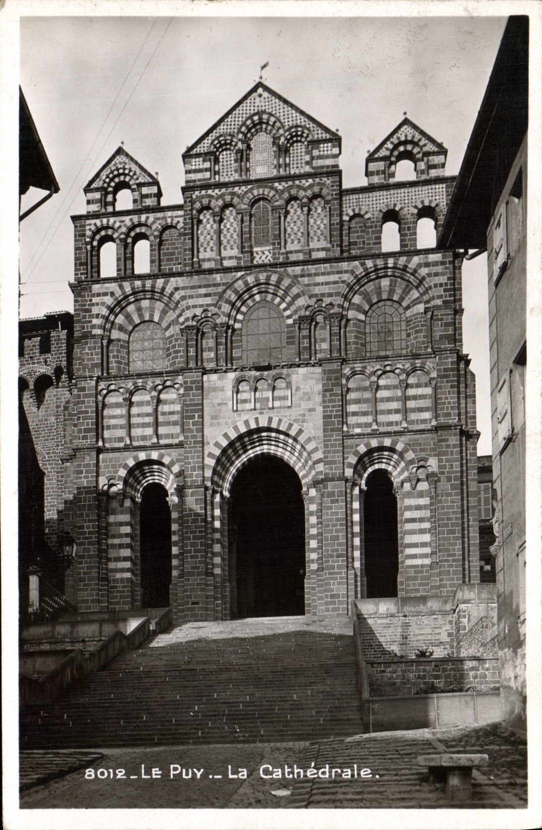 CPM Le Puy La Cathedrale