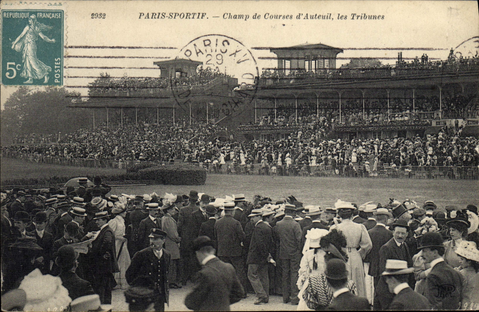 Champ de Courses d'Auteuil, les Tribunes — Paris-Sportif — éditeur Paris-Sportif, n° 2982