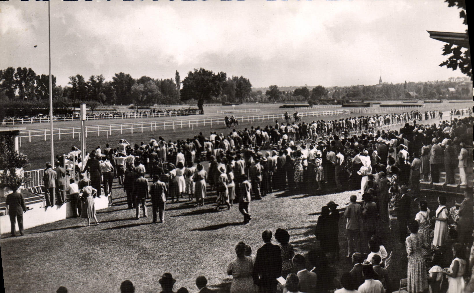 Vichy — Le Champs de Courses — Éditions du Globe, Paris, n° II