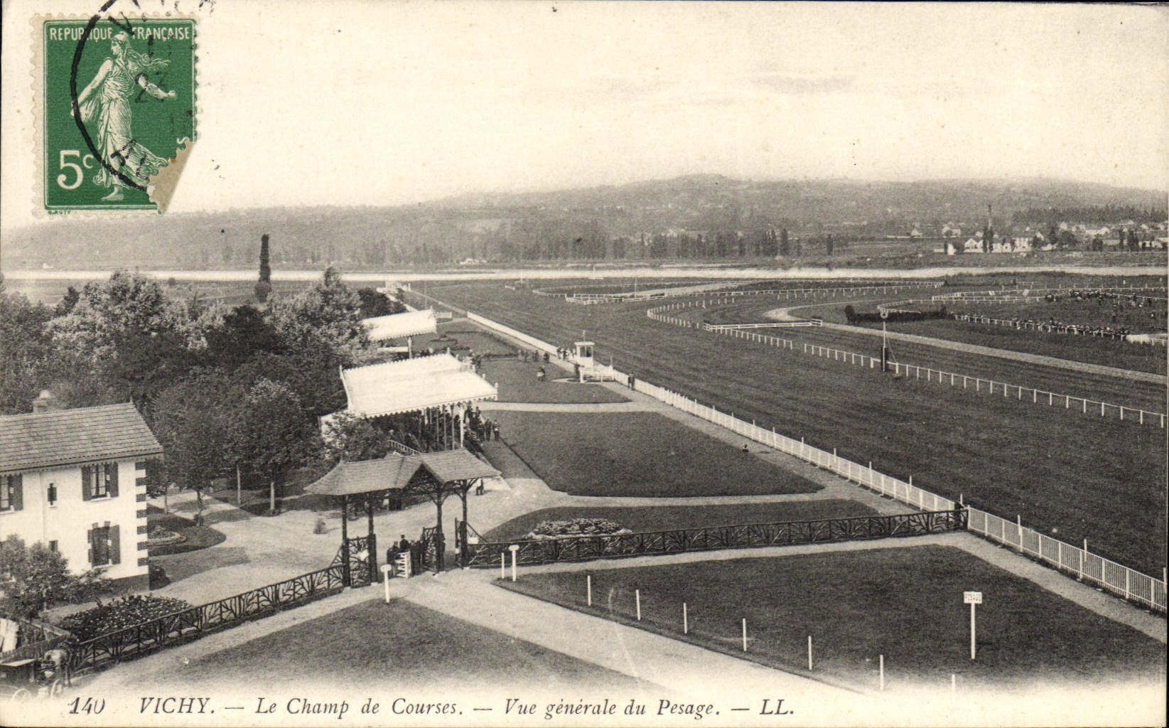 Vichy — Le Champ de Courses — Vue générale du Pesage — LL. — N° 140