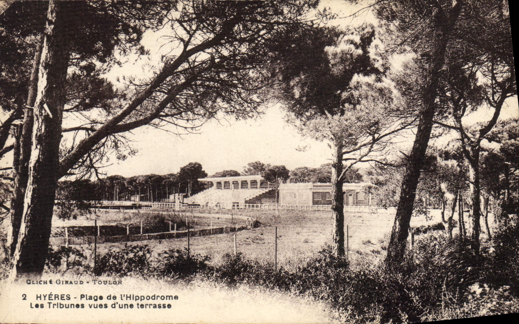 Hyères - Plage de l'Hippodrome - Les Tribunes vues d'une terrasse — Glich & Giraud, Toulon, n°2
