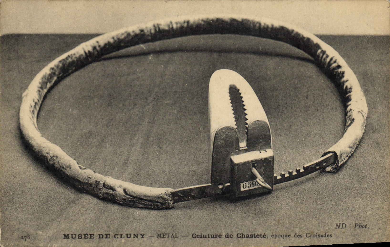 Musée de Cluny — Ceinture de chasteté, époque des Croisades
