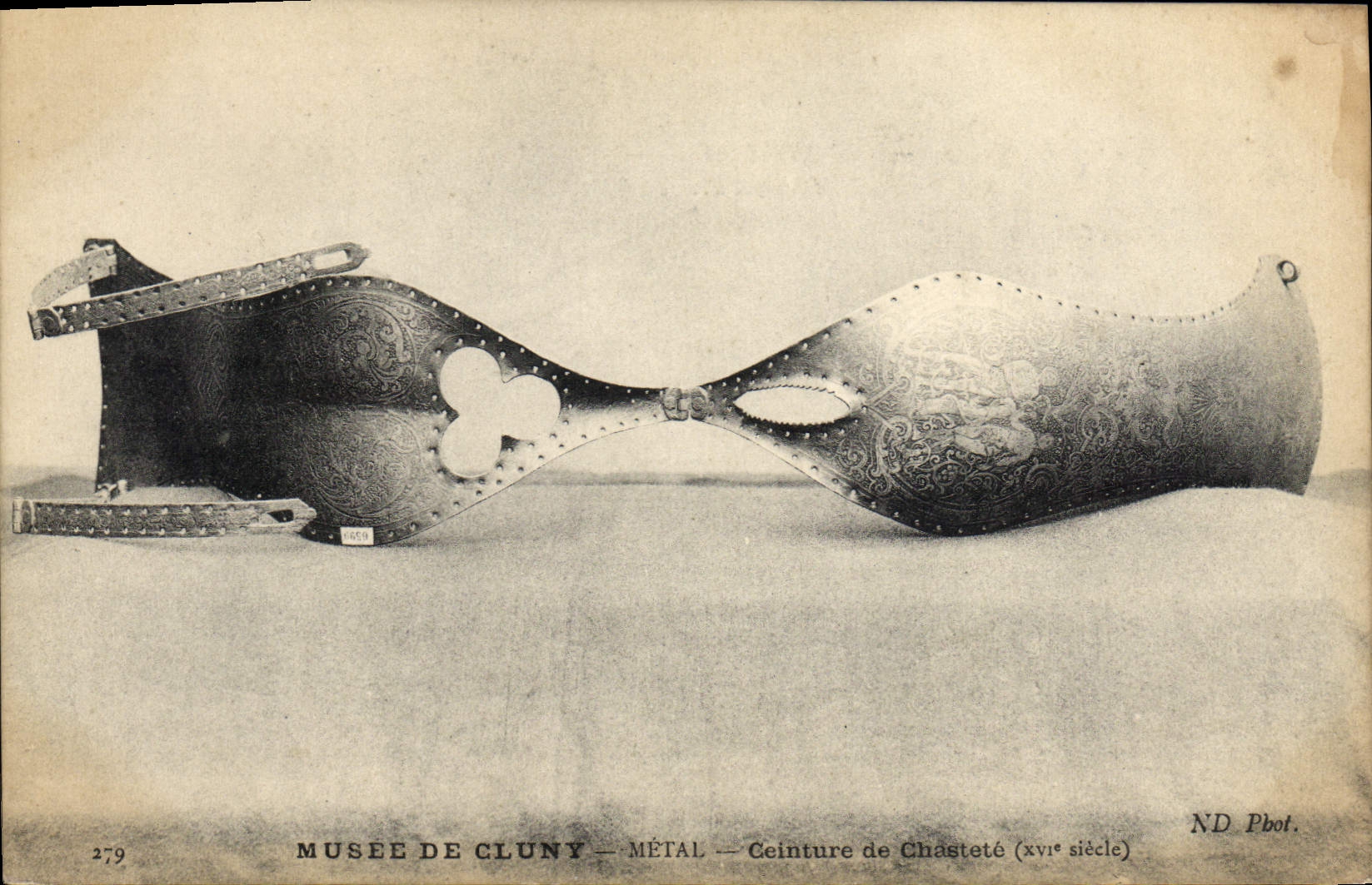 Ceinture de Chasteté — Musée de Cluny — Métal — XVIIe siècle