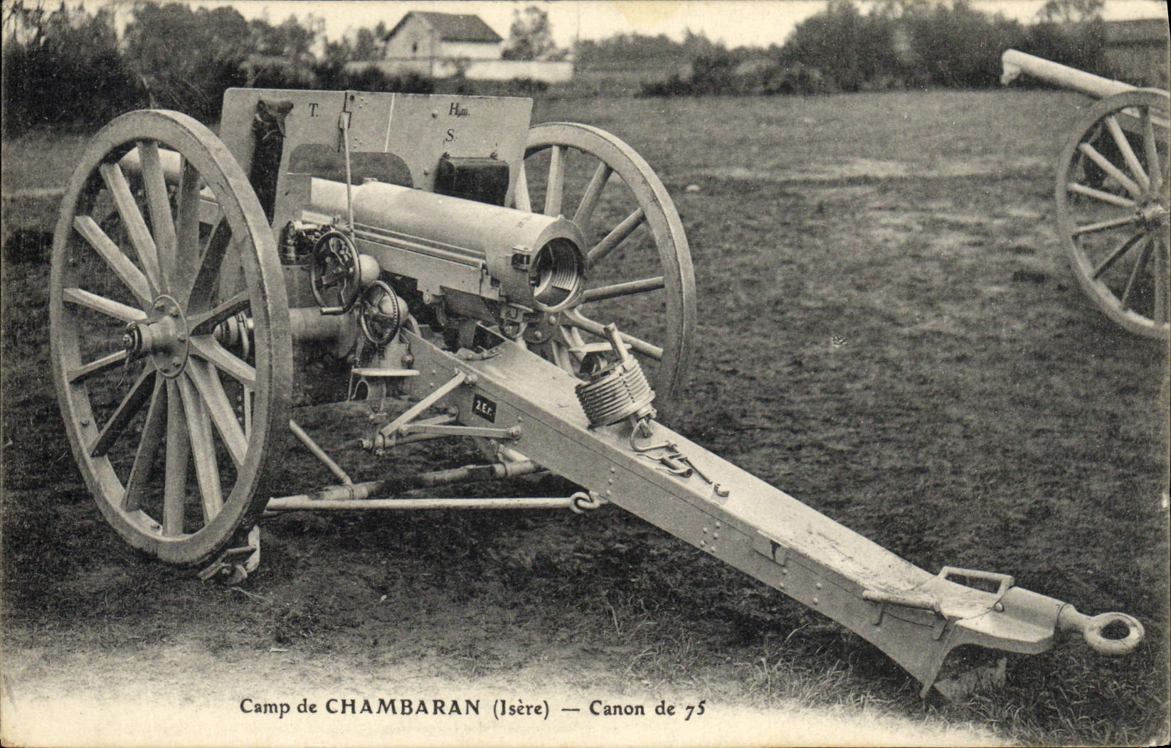 CPA Militaria Canon Camp de Chambaran Canon de 75