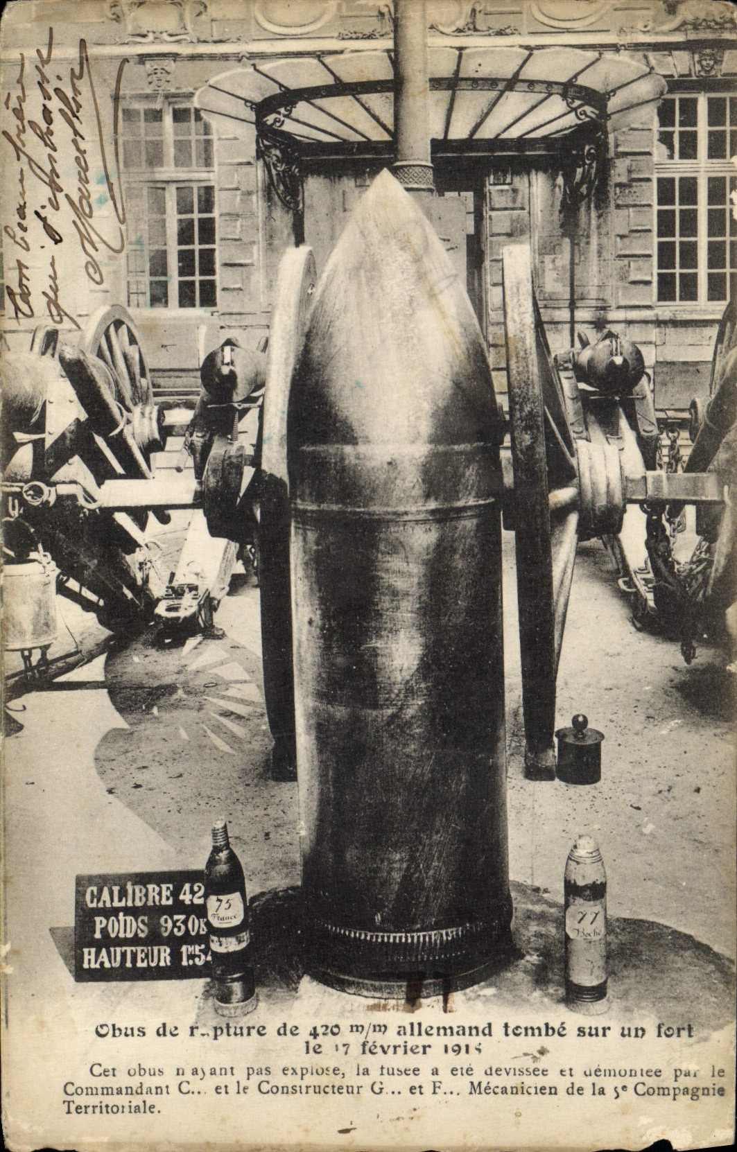 CPA Militaria Obus de rupture de 420 mm allemand tombe sur un fort 