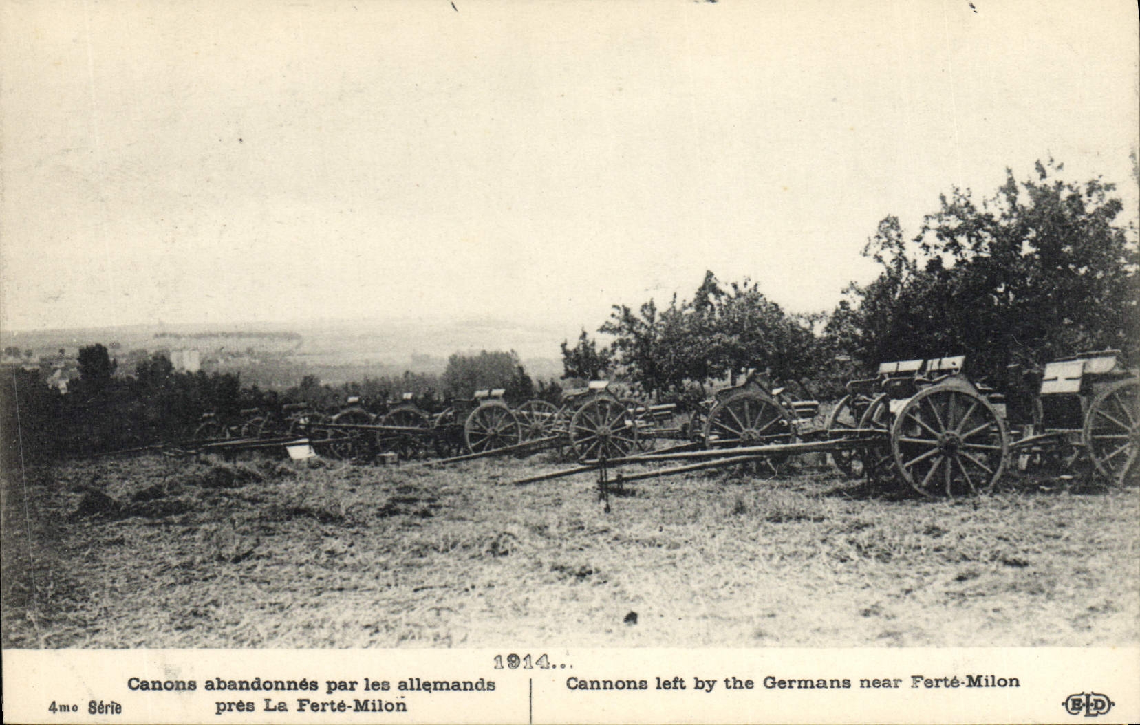 CPA Militaria Canons abandonnes par les allemands pres La Ferte Milon 