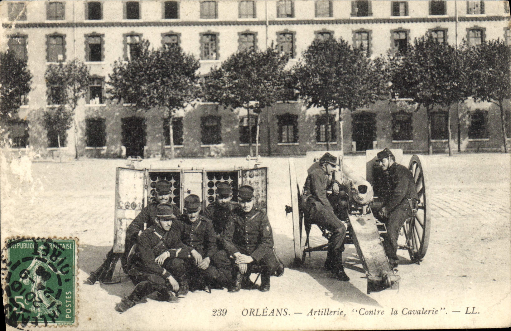 CPA Militaria Orleans Artillerie Contre la cavalerie 