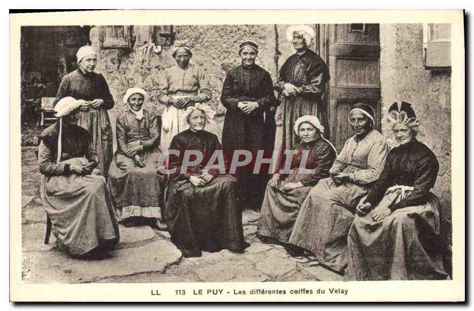 CPA Folklore Le Puy les differentes coiffes du Velay 