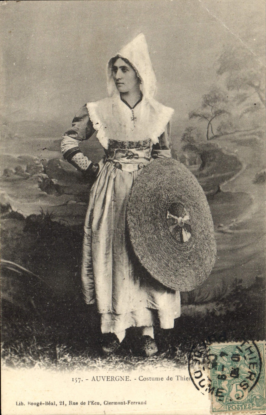 CPA Folklore Auvergne Costume de Thiers 