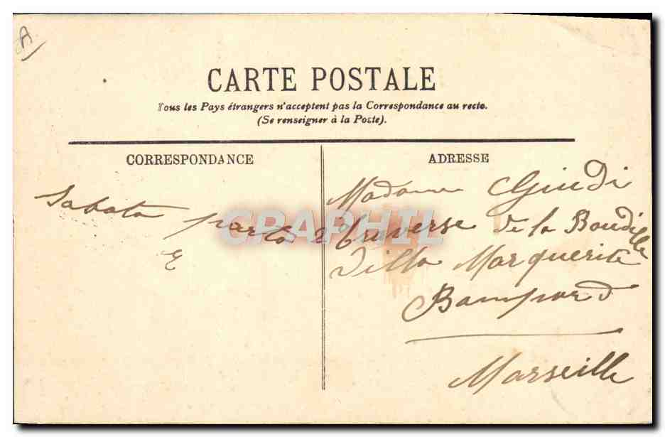 CPA Folklore Auvergne Une fileuse  — Verso