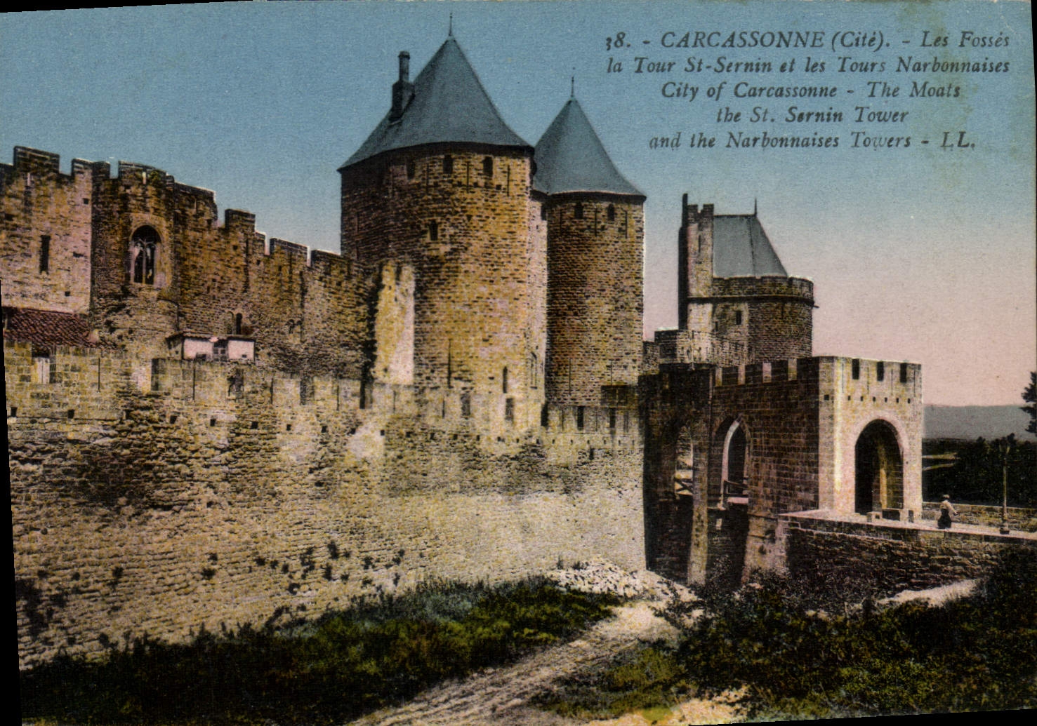 CPA Carcassonne Les fosses La tour St Sernin et les tours Narbonnaises 