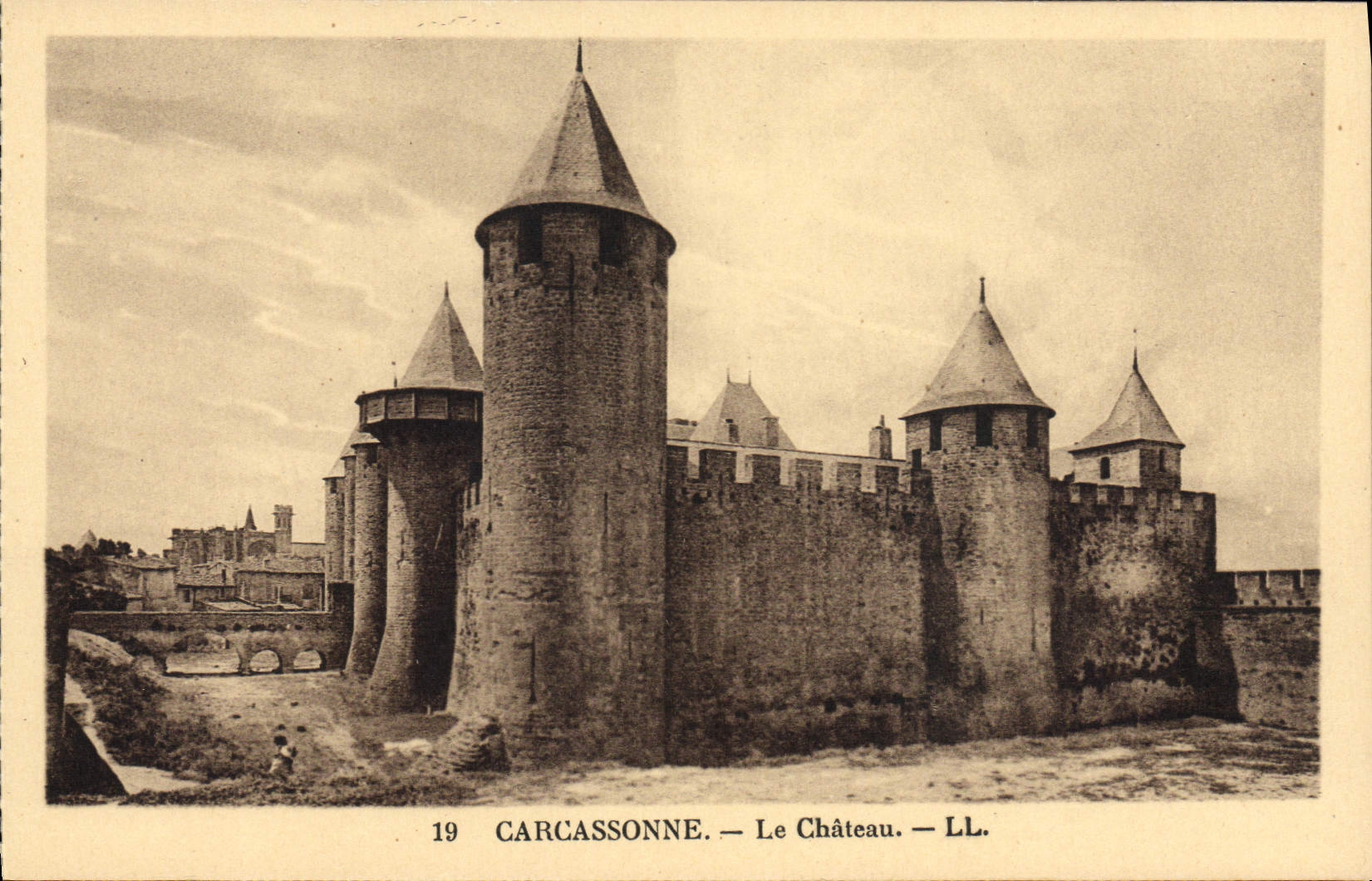 CPA Carcassonne Le chateau