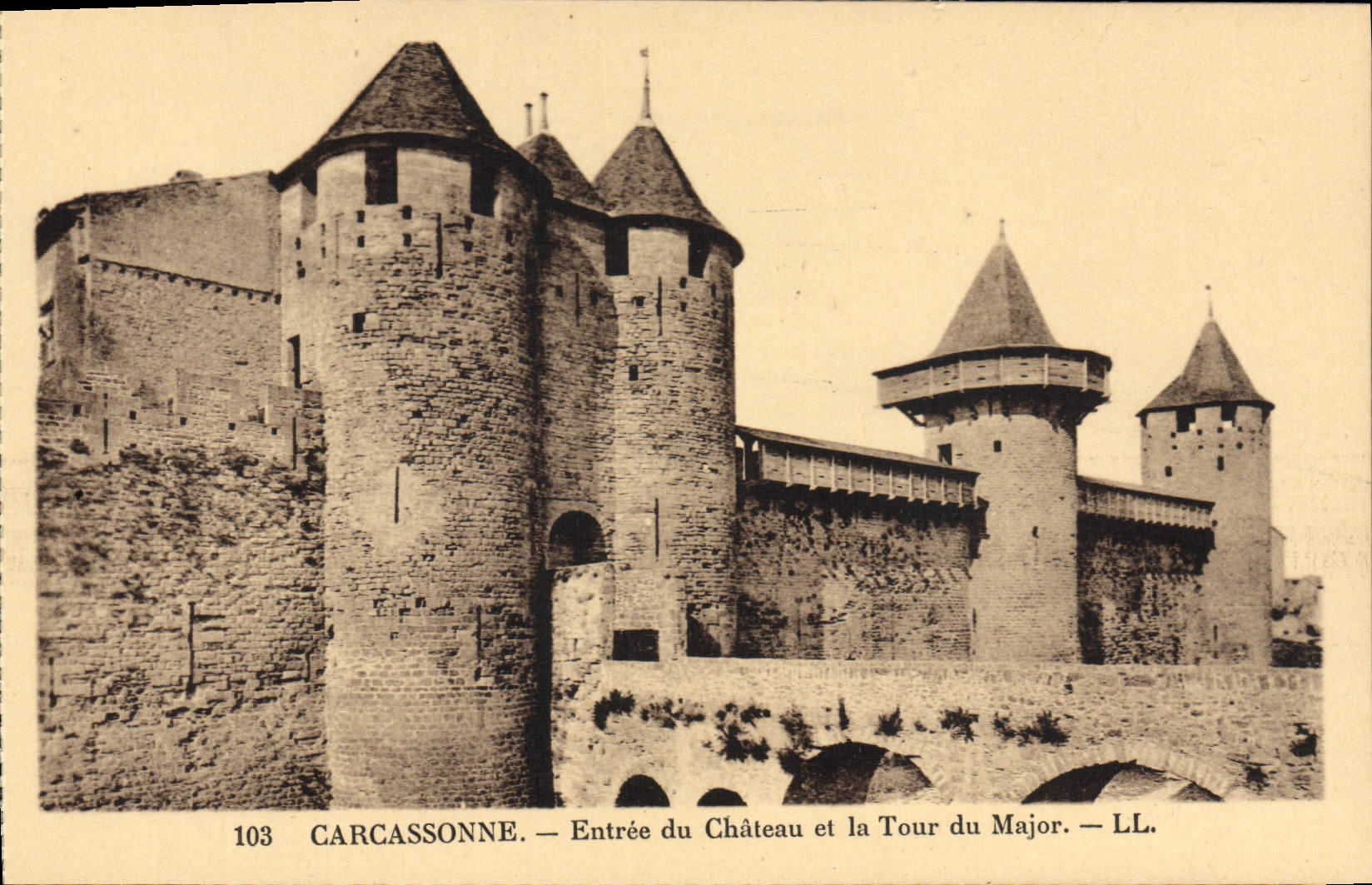 CPA Carcassonne Entree du chateau et la tour du Major