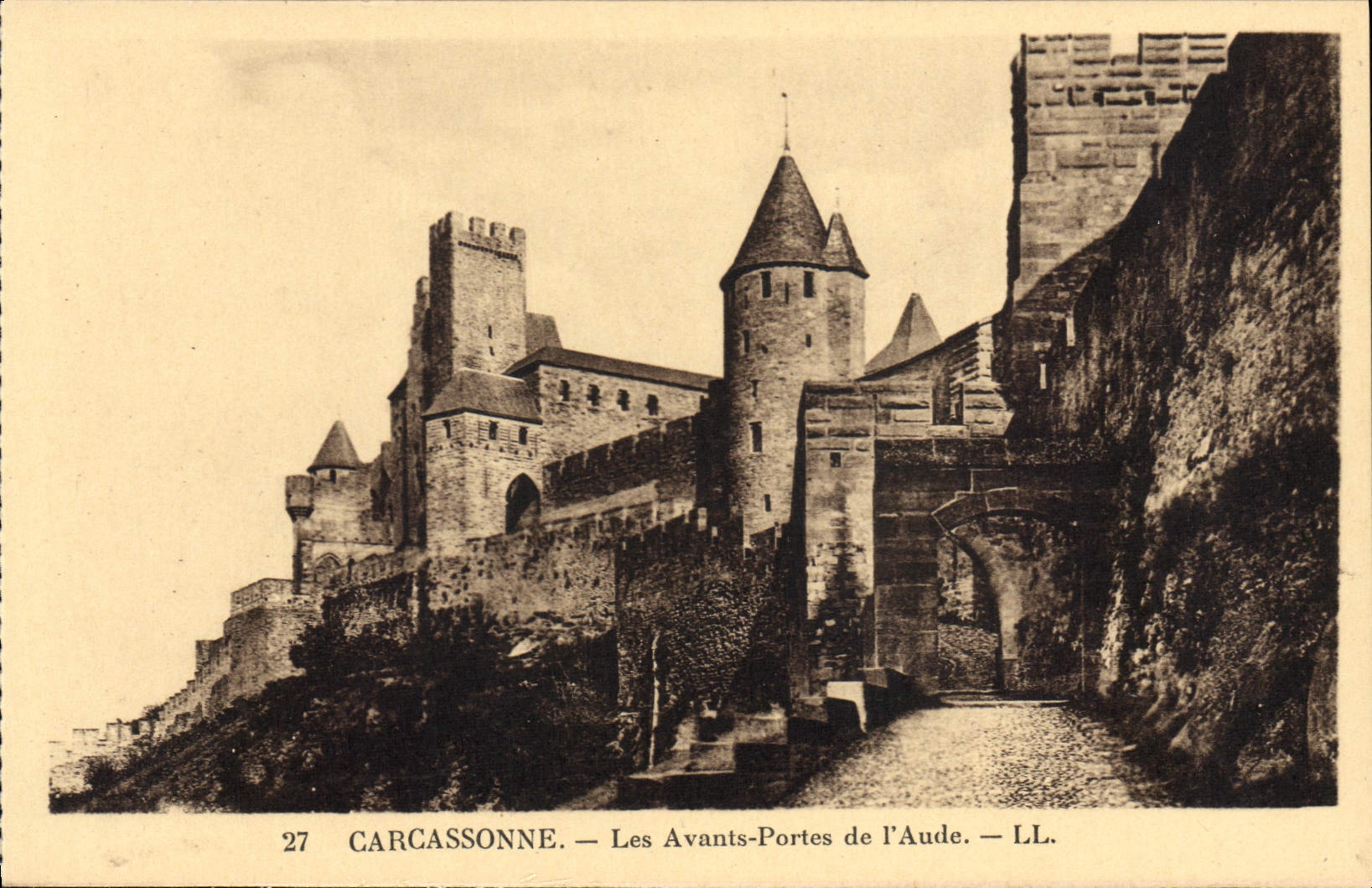 CPA Carcassonne Les Avants Portes De I'Aude