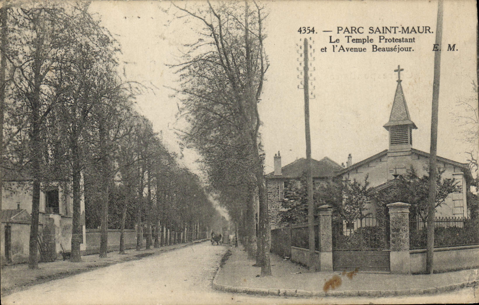 Parc Saint-Maur — Le Temple Protestant et l’Avenue Beauséjour — E. M. n° 4354