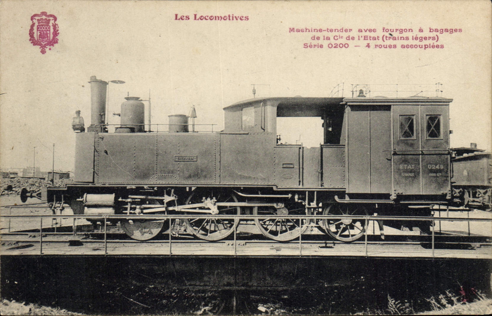 CPA Train Locomotive Machine tender avec fourgon a bagages de la Cie de L'etat