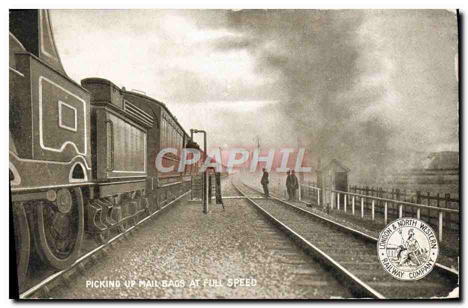 CPA Train Locomotive Picking up mail bags at full speed London & North Railway Company 