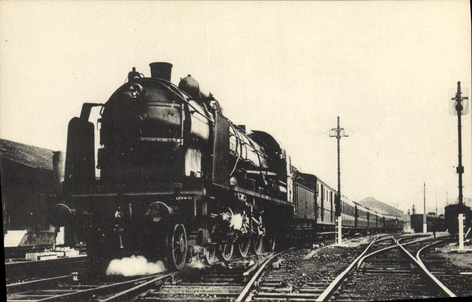 CPA Train Locomotive Reseau de l'Etat Le rapide du Havre a Paris demarrant a la gare du Havre Machine Pacific